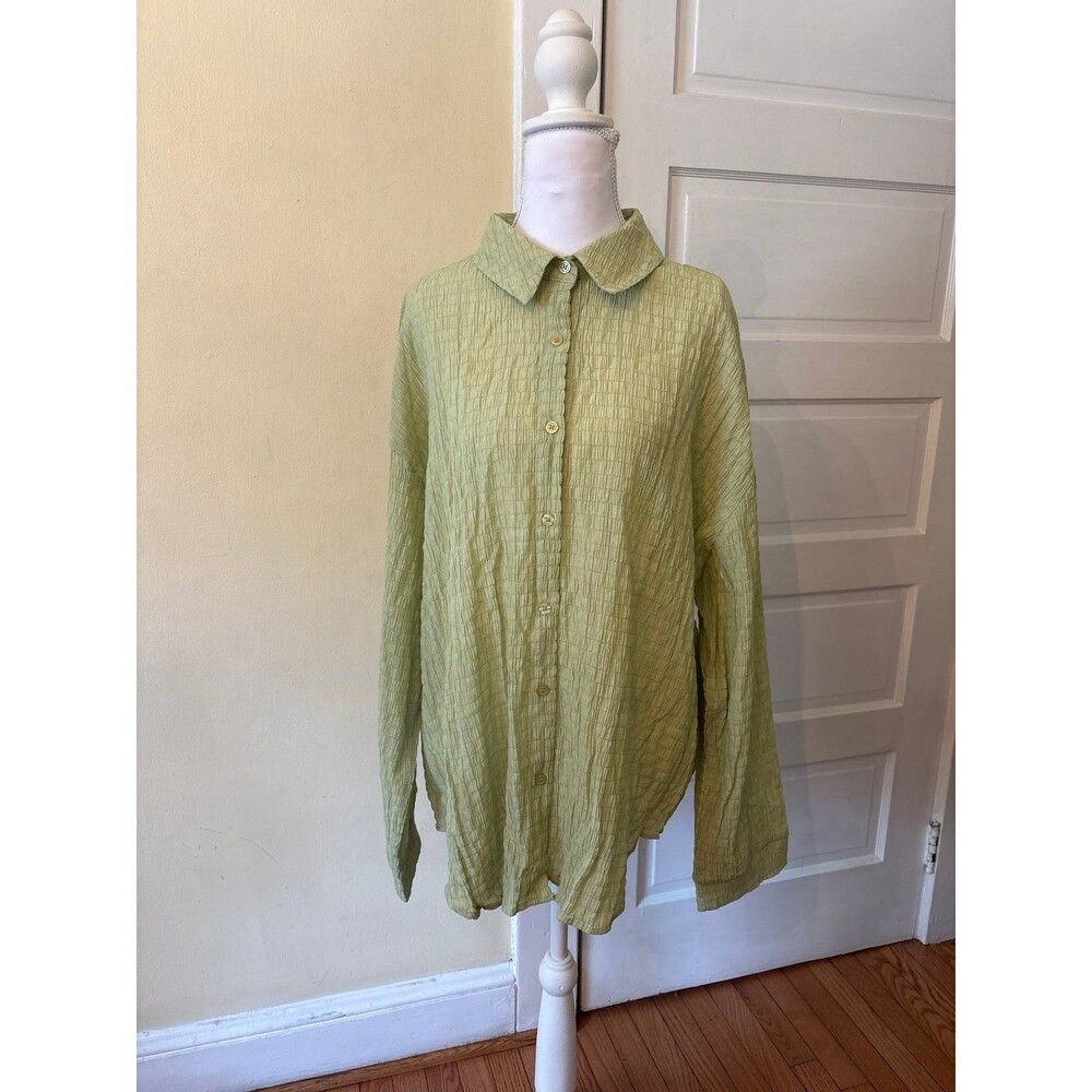 Long sleeve button down sage plisse puckered textured knit vintage wrinkle free